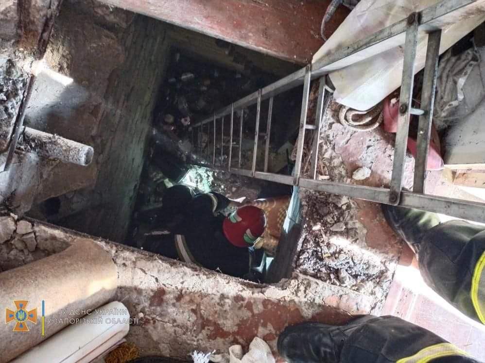 В Запорожской области мужчина упал в подвал и не смог выбраться (ФОТО)
