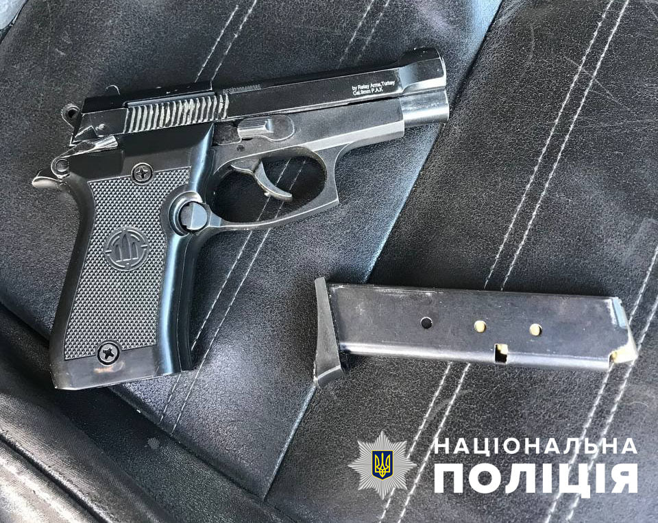 Ругался матом и угрожал пистолетом: хулигана задержали в заведении социальной защиты в Запорожской области (ФОТО)
