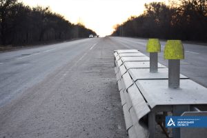 На трассе в Запорожской области установили защитные демпферные системы
