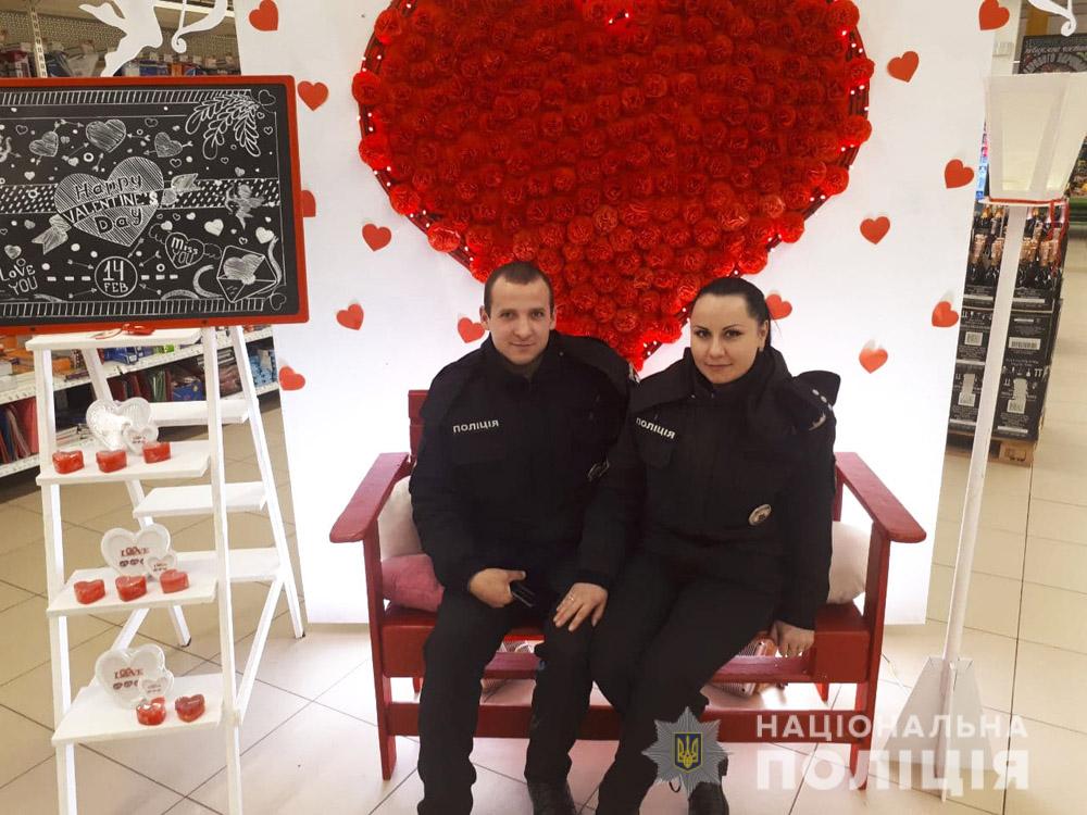 В Запорожье в День всех влюблённых поженились два полицейских 