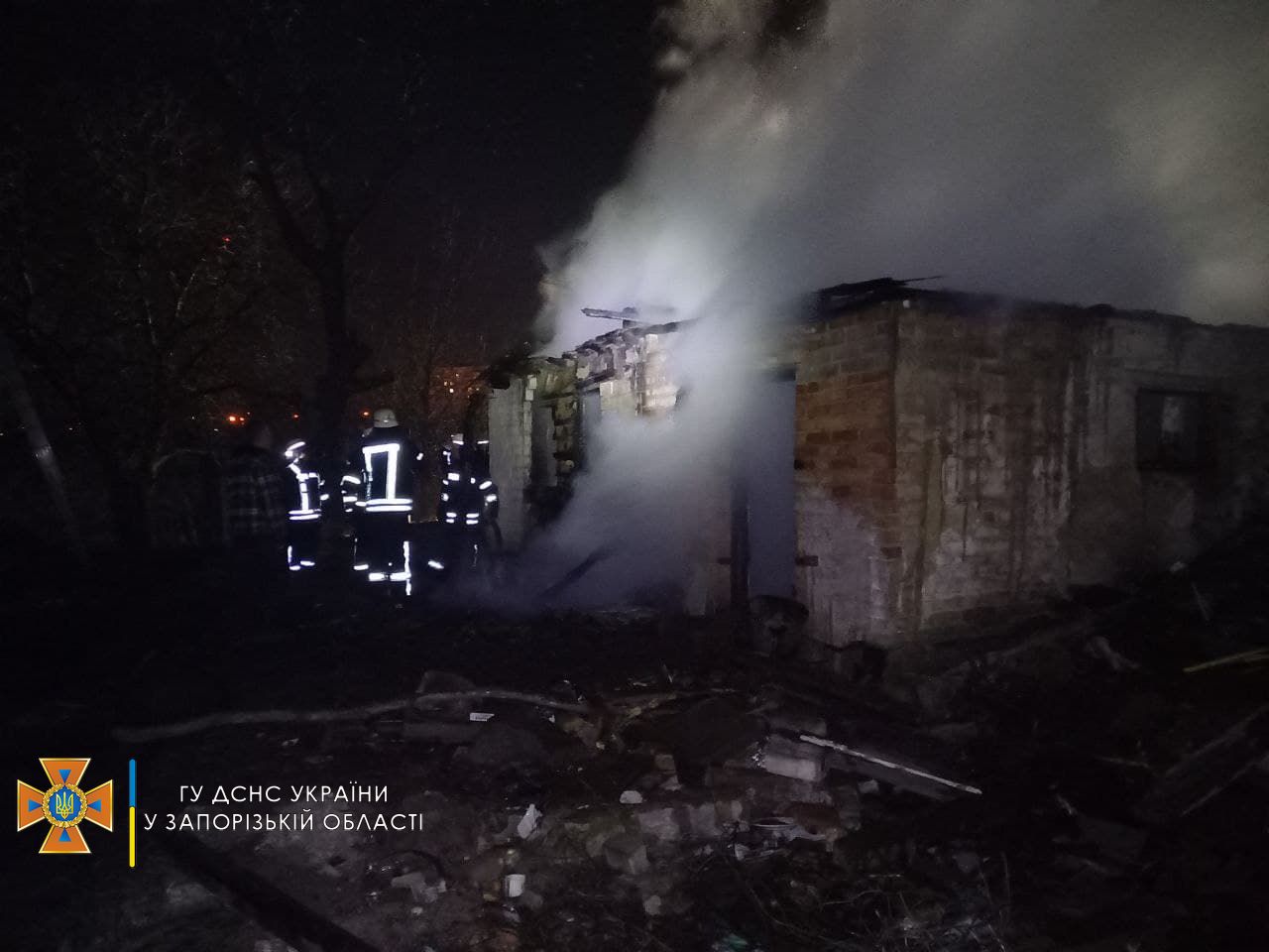 В соцсетях опубликовали ВИДЕО пожара в Запорожье, на котором погибли мужчина и ребенок