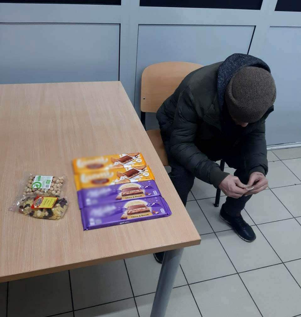 В Запорожье мужчина украл четыре плитки шоколада и орешки: ему грозит до трёх лет тюрьмы (ФОТО)