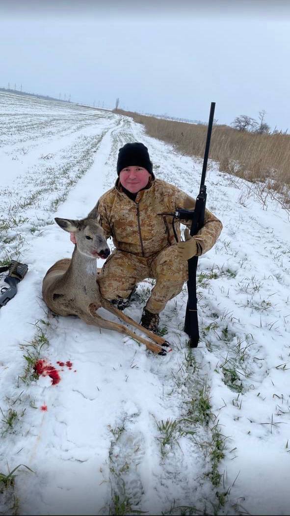 В Запорожской области охотники устроили фотосессию с убитыми животными (фото 18+)