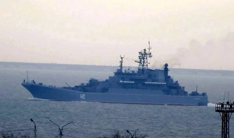 В Азовское море вошла внушительная эскадра военных кораблей России (ФОТО)