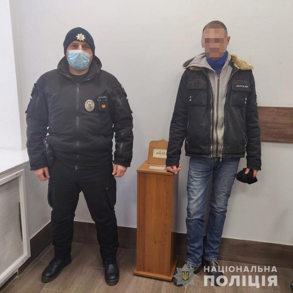 В Запорожской области мужчина украл из церкви ящик для пожертвований (ФОТО)