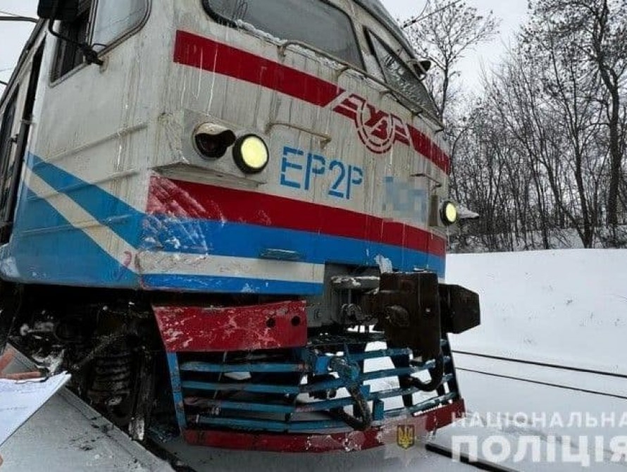 Шла перед поездом: в соцсетях опубликовали ВИДЕО момента наезда локомотива на девочку в Запорожской области