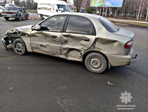В Запорожье водитель Ланоса спровоцировал серьезное ДТП (фото)