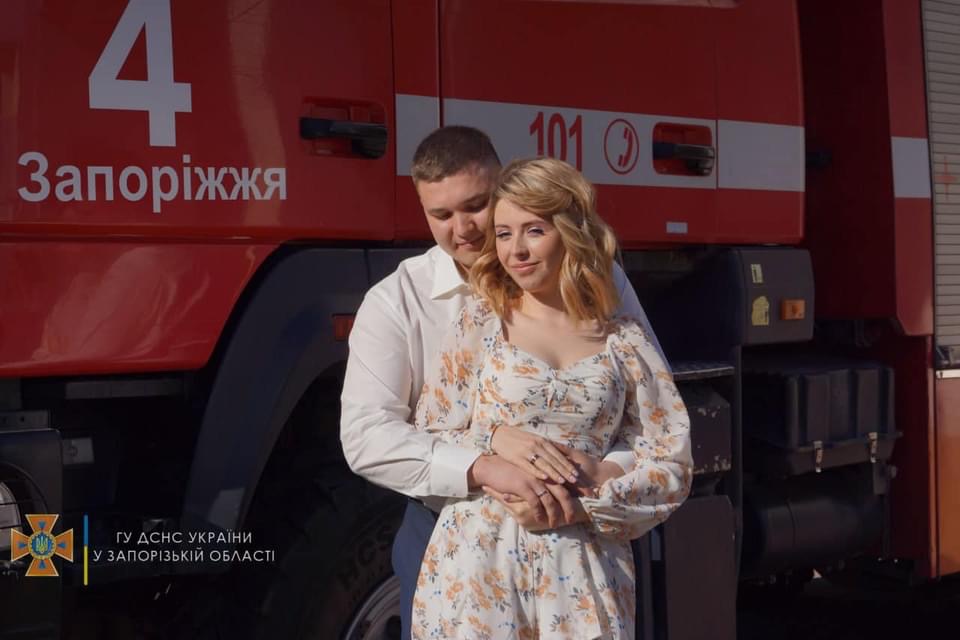 Запорізький рятувальник одружився в екстреному режимі (ФОТО)