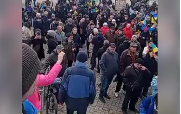 В Мелитополе проходит митинг в поддержку Украины (ВИДЕО)