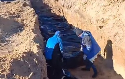 В братской могиле похоронили 67 жителей Бучи (ВИДЕО)