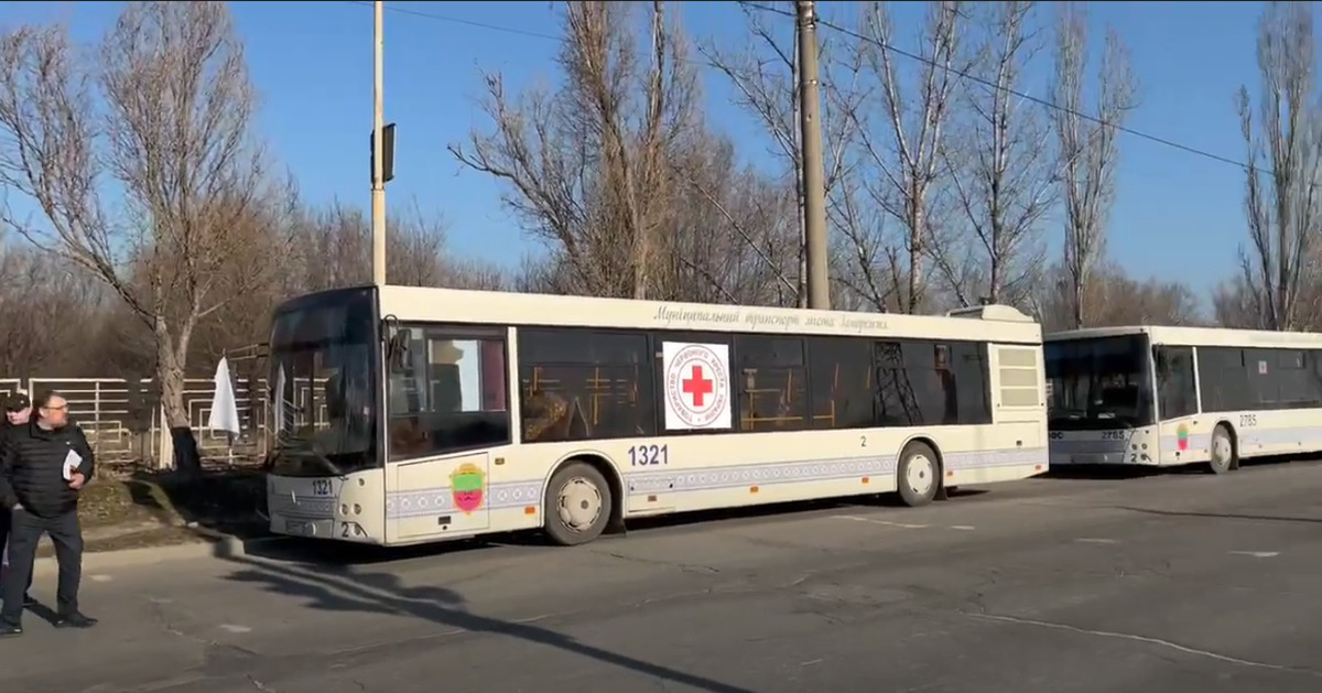Із Запоріжжя на допомогу Маріуполю рушив ще 21 автобус (ВІДЕО)