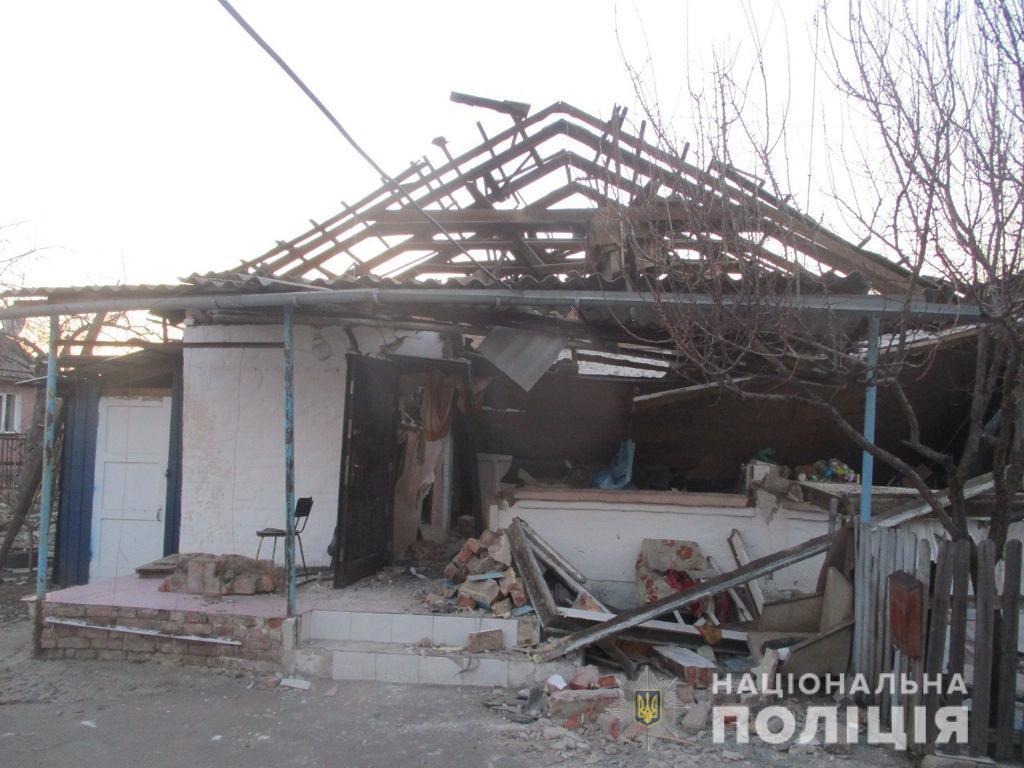 В Оріхові російські військові обстріляли приватні будинки: ФОТО наслідків