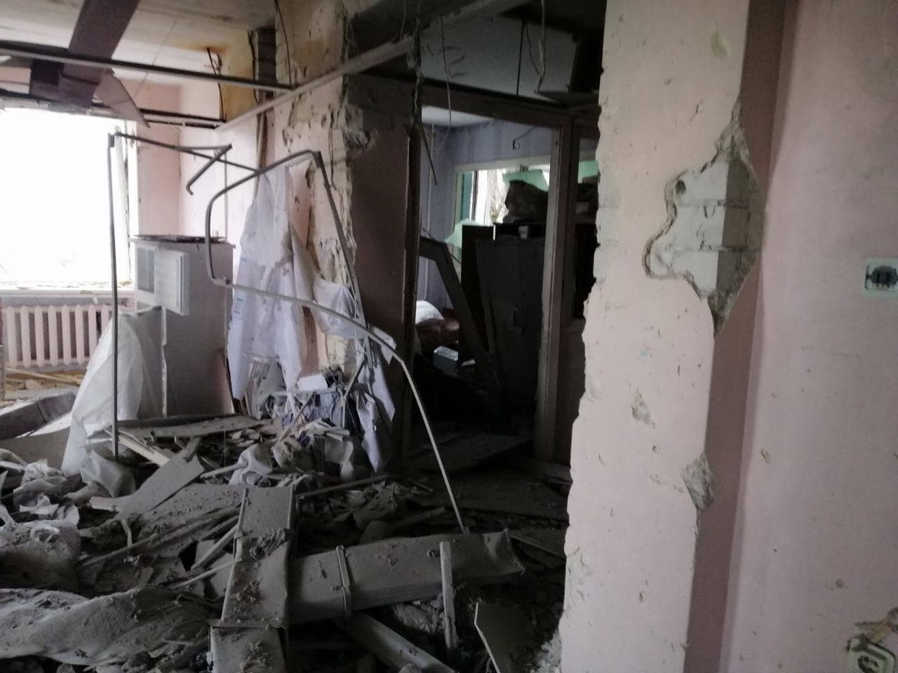 Внаслідок обстрілів василівської лікарні загинуло кілька осіб і є поранені – ЗСУ (ФОТО)