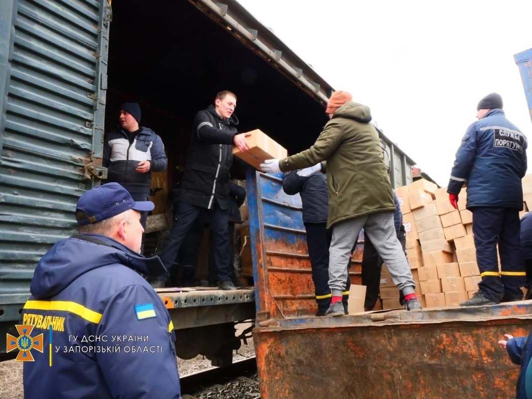 До Запоріжжя надійшло п’ять вагонів гуманітарної допомоги з продуктовими наборами (ФОТО)