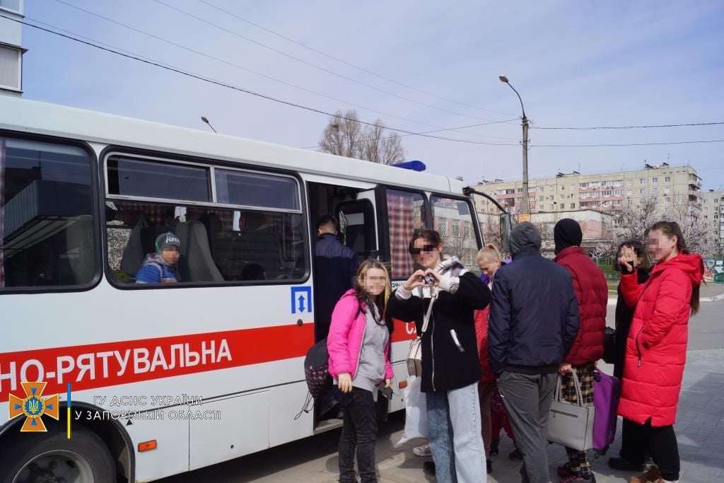 З окупованого міста Запорізької області у безпечне місце поїхала сім’я, яка виховала 36 дітей (ФОТО)