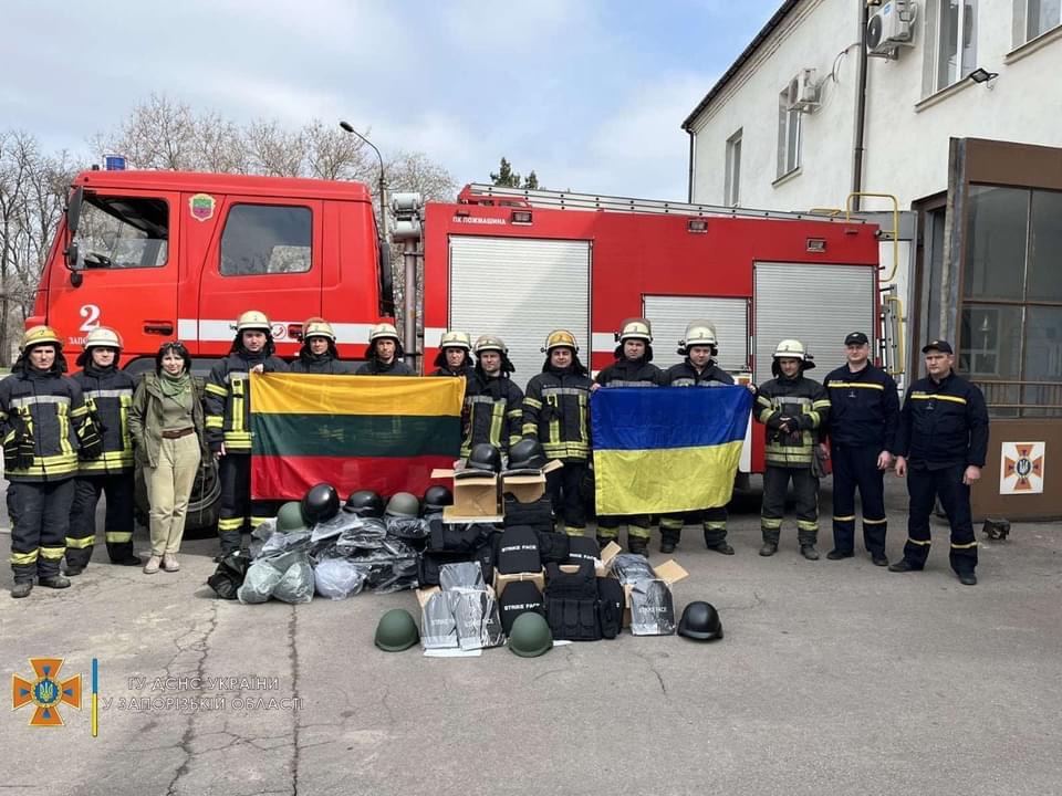 Запорізькі рятувальники отримали благодійну допомогу – бронижилети та каски (ФОТО)