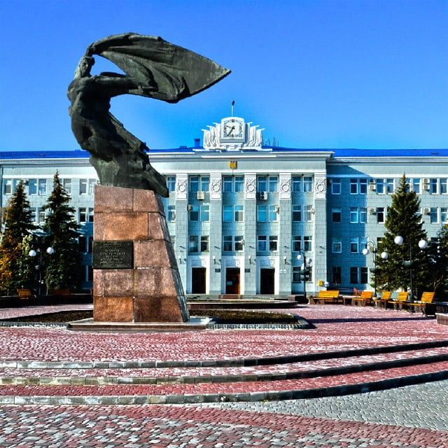 У Бердянську загарбники зробили двірника «заступником мера»