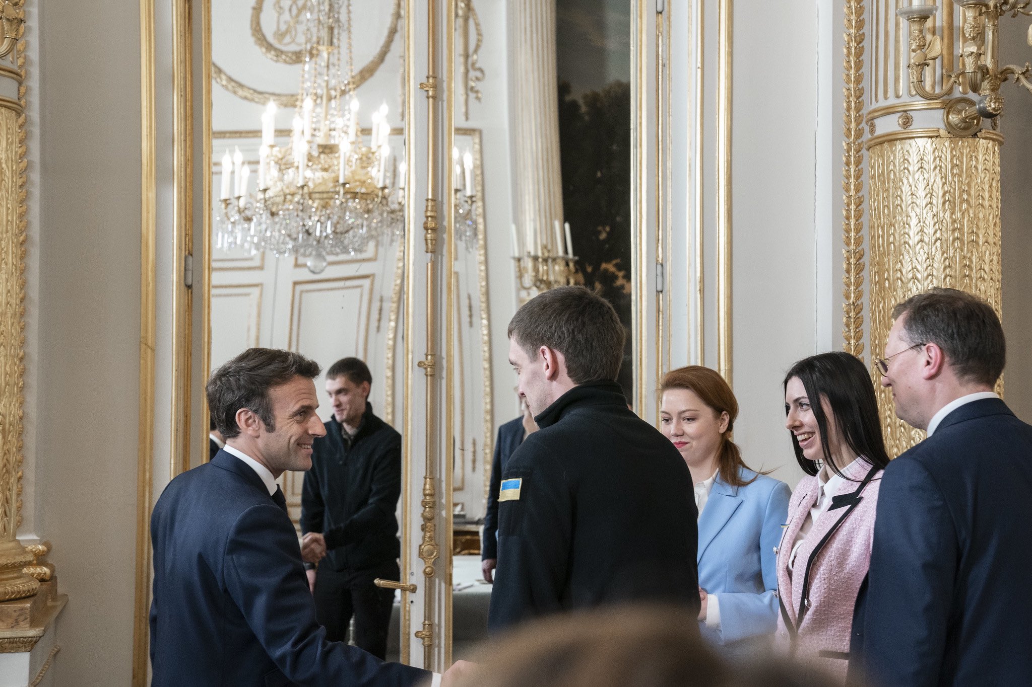 Президент Франції зустрівся з мером Мелітополя, звільненим з полону