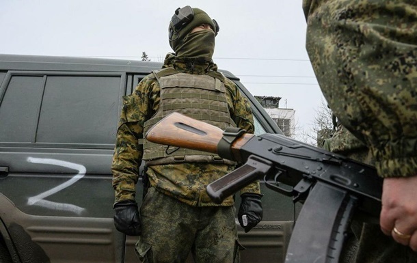 У Запорізькій області російські загарбники намагаються видавати “подачі” місцевим мешканцям, подекуди з викраденої гуманітарки