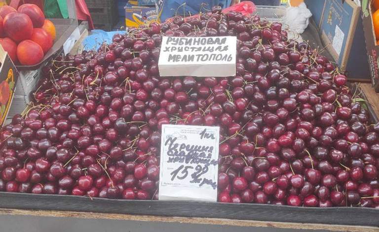 У Білорусі продають крадені черешні та помідори з Мелітополя і Херсона (ФОТО)