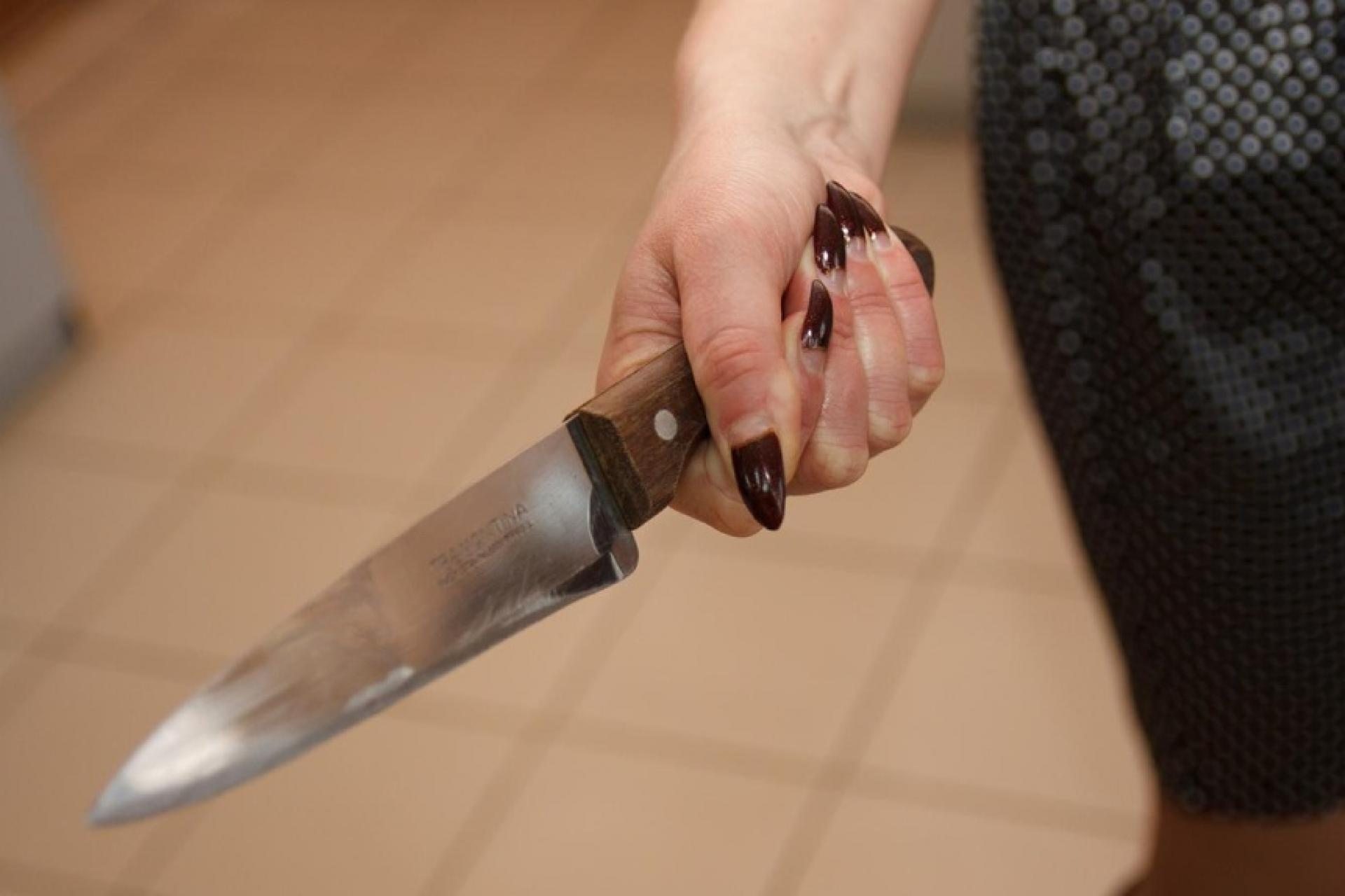 У Запоріжжі 32-річна жінка під час сварки ледве не вбила свого чоловіка (ФОТО)