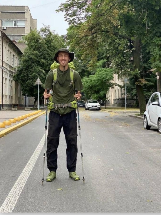 Волонтер зі столиці пройшов пішки 500 км  до Запоріжжя, щоб зібрати мільйон на ЗСУ (ФОТО)