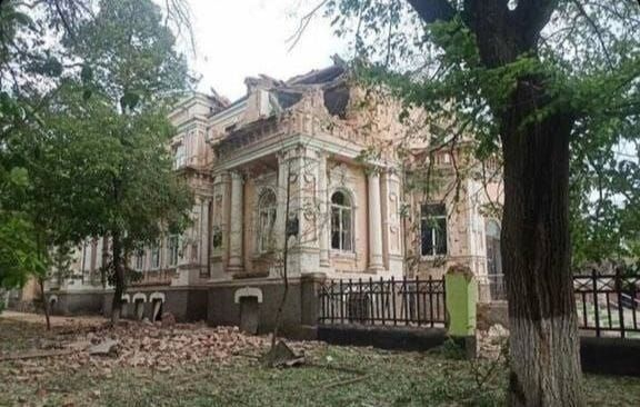 Садиби, братські могили, музеї: у Мінкульті показали 16 зруйнованих ворожими обстрілами об’єктів культурної спадщини України