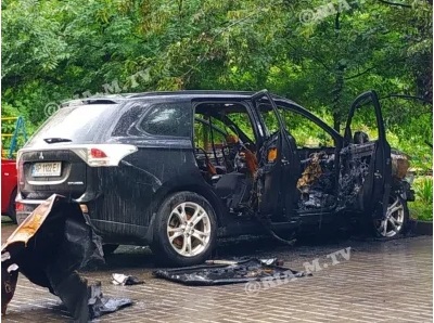 У Мелітополі вибухнув автомобіль, на якому їздив адвокат, раніше викрадений окупантами (ФОТО)