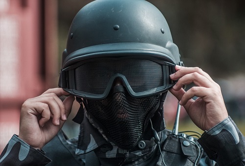 Вимагають показати переписку: в громадських місцях в Енергодарі фсб-шники забирають людей до відділку рашистської поліції