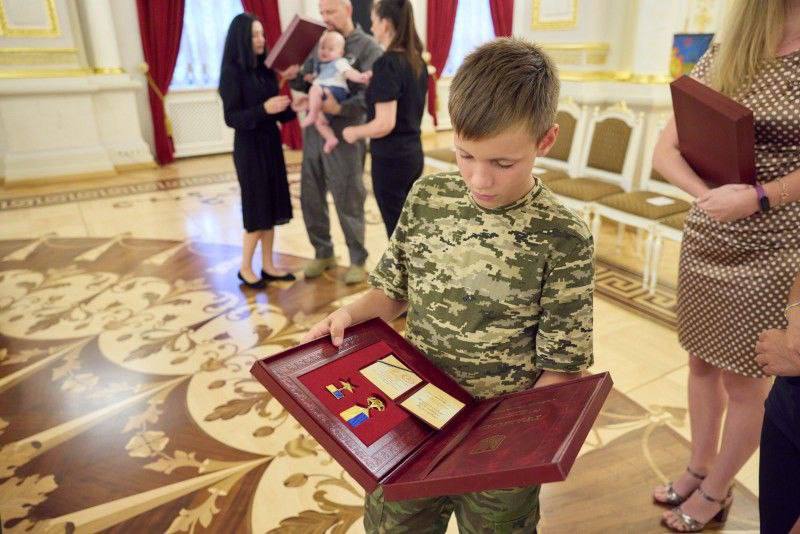 Президент України вручив орден «Золота Зірка» рідним загиблого захисника, який керував ракетним дивізіономна Запоріжжі