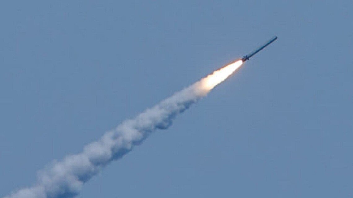 Окупанти поцілили ракетами С300 по Запоріжжю: оновлена інформація щодо нічних обстрілів та постраждалих 