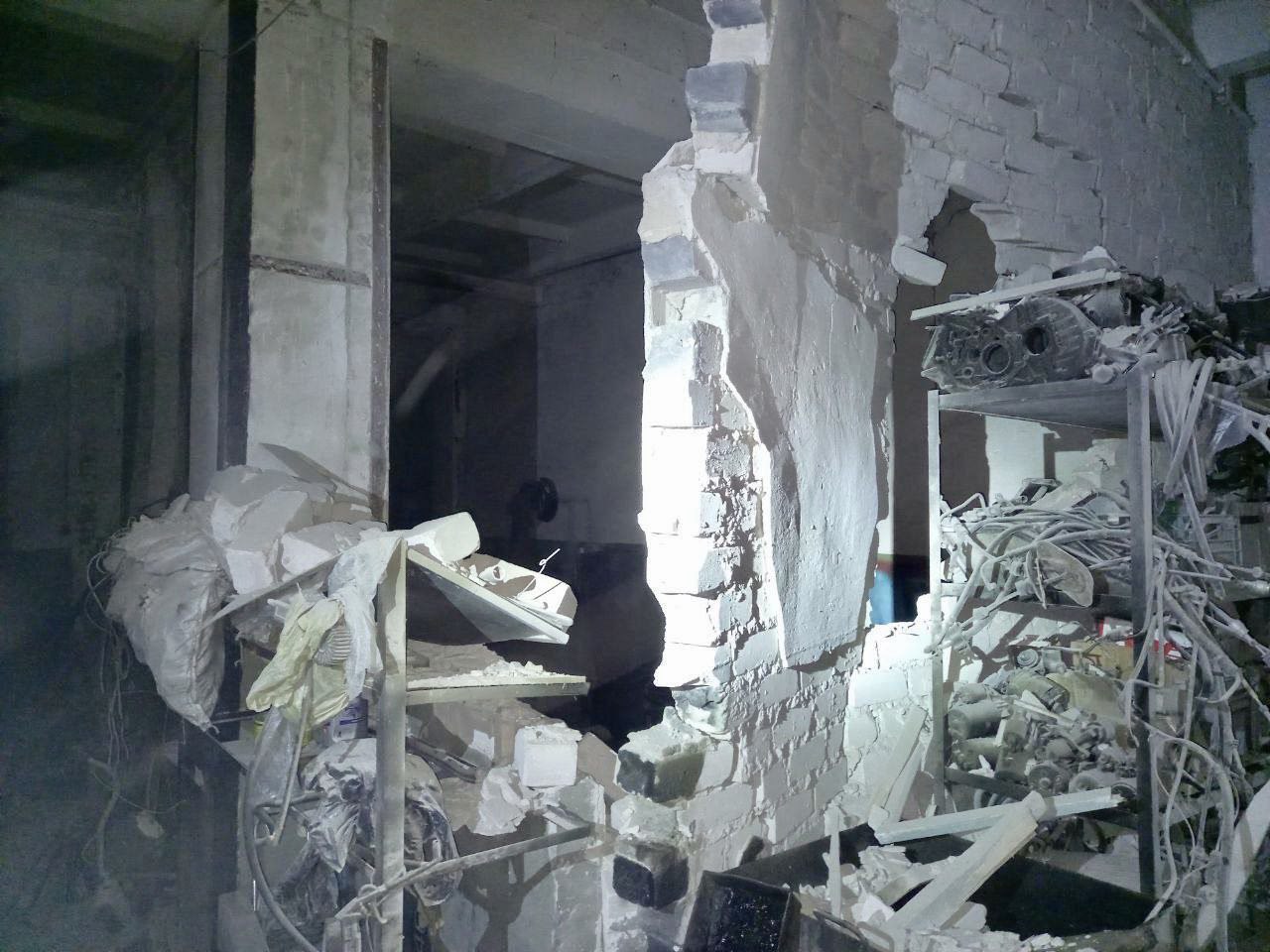 Черговий ракетний удар по Запоріжжю: ушкодження отримали житлові будинки, освітній заклад, заклад охорони здоров’я та гаражний кооператив (ФОТО)