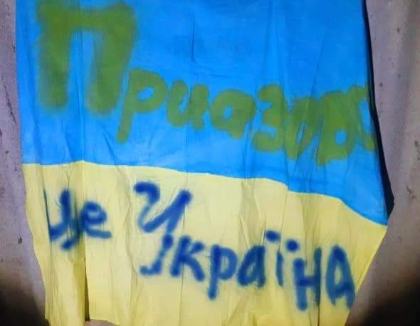 В окупованому селищі Запоріжжя вивісили український прапор (ФОТОФАКТ)
