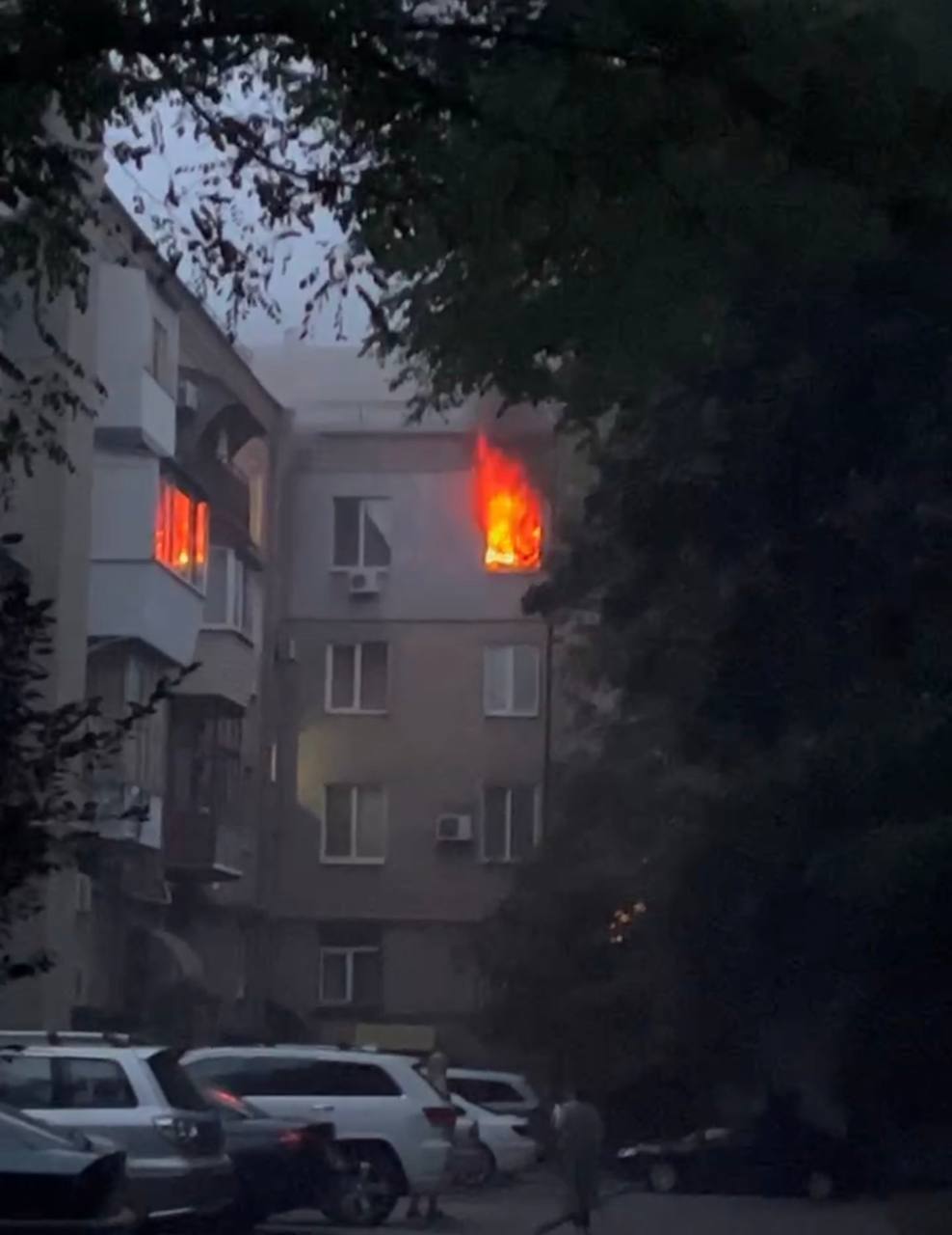 Внаслідок пожежі у запорізькій багатоповерхівці рятувальникам довелося рятувати від задимлення 5 людей (ФОТО)