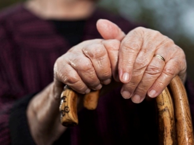 «Не пам’ятала, де живе»: у Запоріжжі оперативно домогли бабусі, яка загубилася (ФОТО)
