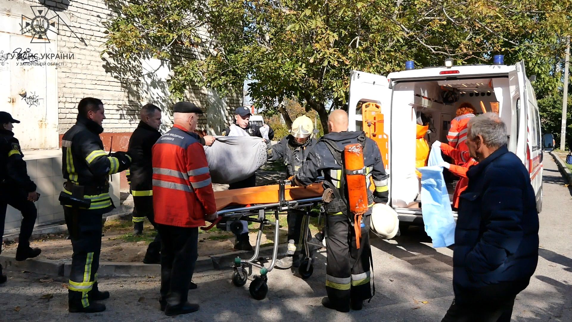 У Запоріжжі під час пожежі вогнеборці врятували 76-річну жінку (ФОТО)