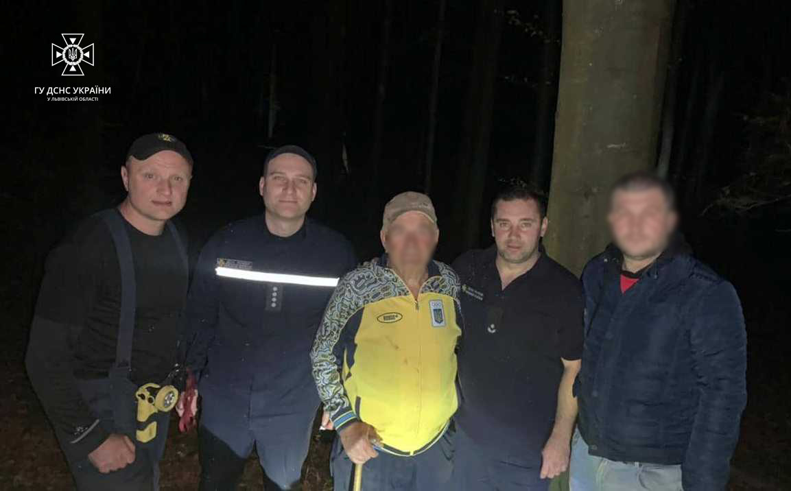 Львівські рятувальники знайшли заблукалого грибника із Запоріжжя