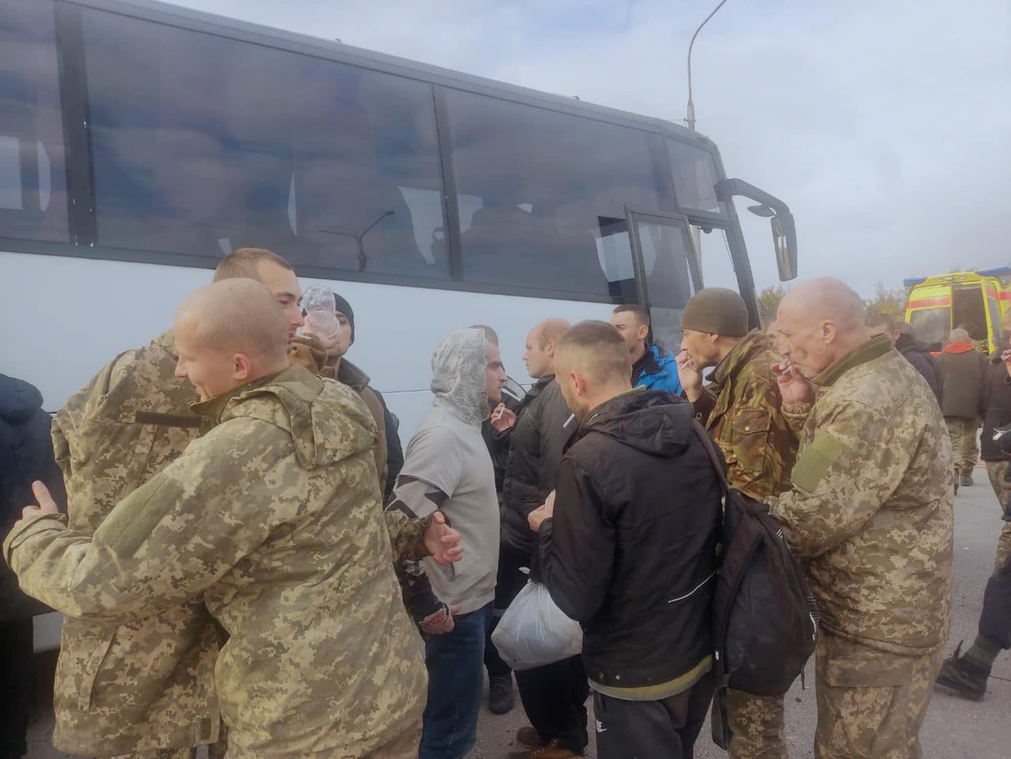 З’явилося ексклюзивне відео обміну військовополоненими в Запорізькій області
