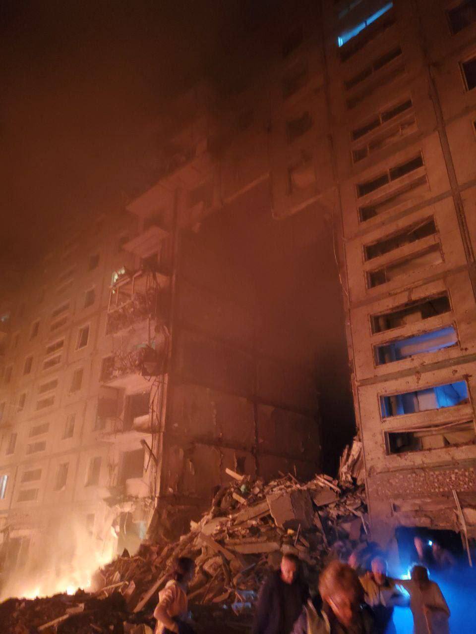 Кулеба закликав світ до дій після чергового обстрілу РФ житлових будинків у Запоріжжі