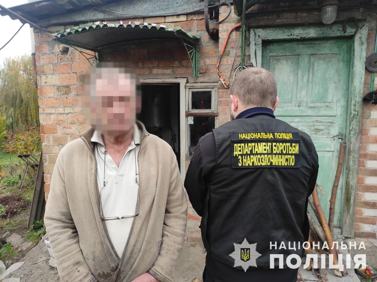 У Запоріжжі затримано 64-річного чоловіка за незаконне зберігання боєприпасів і наркотиків (ФОТО)