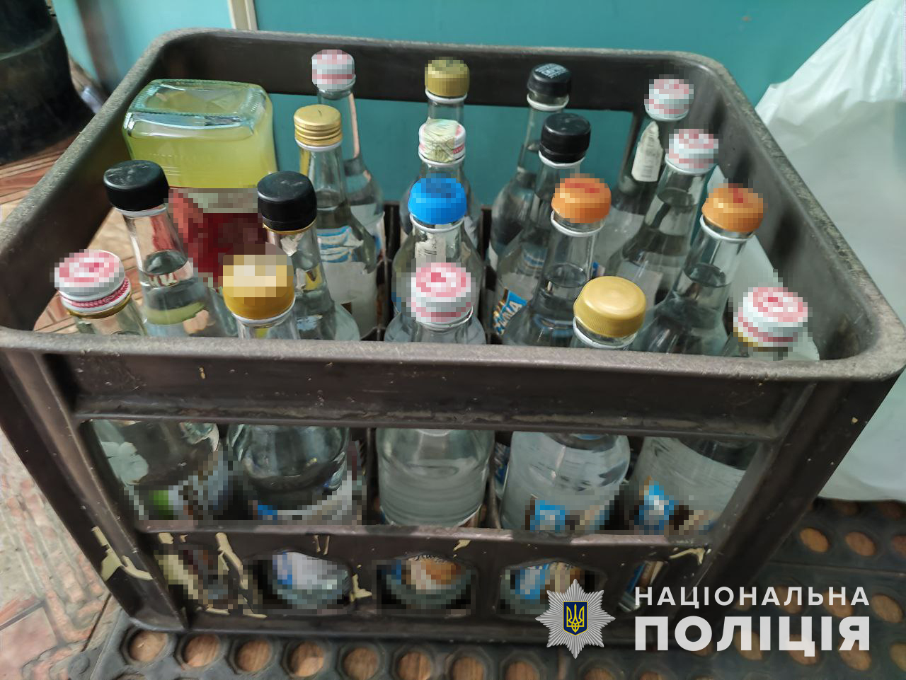 У Запоріжжі з початку року поліцейські “прикрили” 146 «наливайок» та вилучили 10660 літрів сурогатного алкоголю (ФОТО)