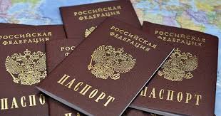 На Запоріжжі рашисти примушують людей отримувати російські паспорти, погрожуючи переселенням
