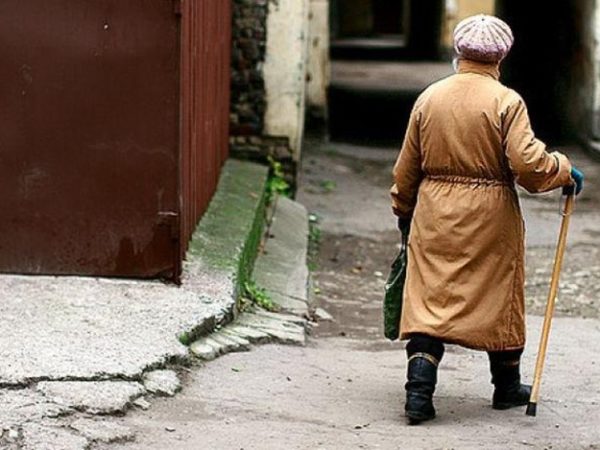 У Запоріжжі допомогли бабусі, яка не могла згадати дорогу додому (ФОТО)