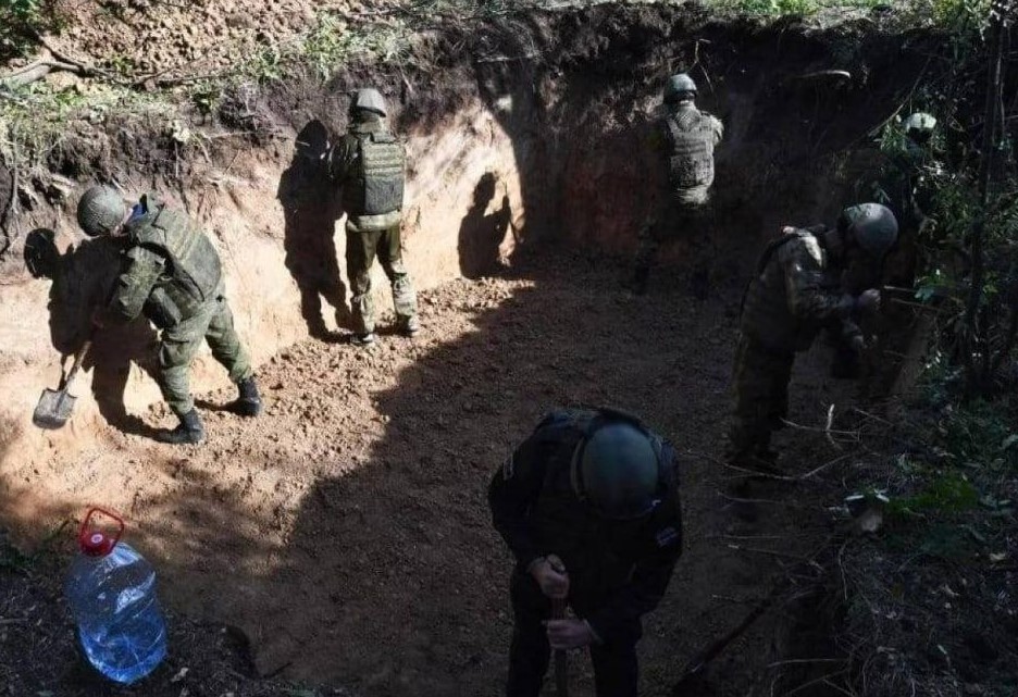 В Запорізькій області окупанти копають братські могили (ФОТО)