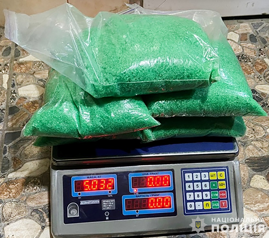 У Запоріжжі в одному з пунктів поштових відправлень правоохоронці вилучили пакунки з наркотиками вагою понад 5 кілограмів (ФОТО)