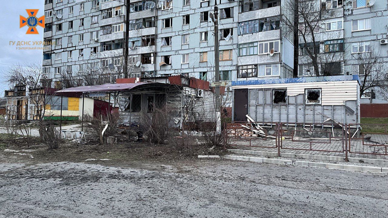 Рашисти обстріляв Степногірськ: рятувальники показали наслідки ворожої атаки (ФОТО)