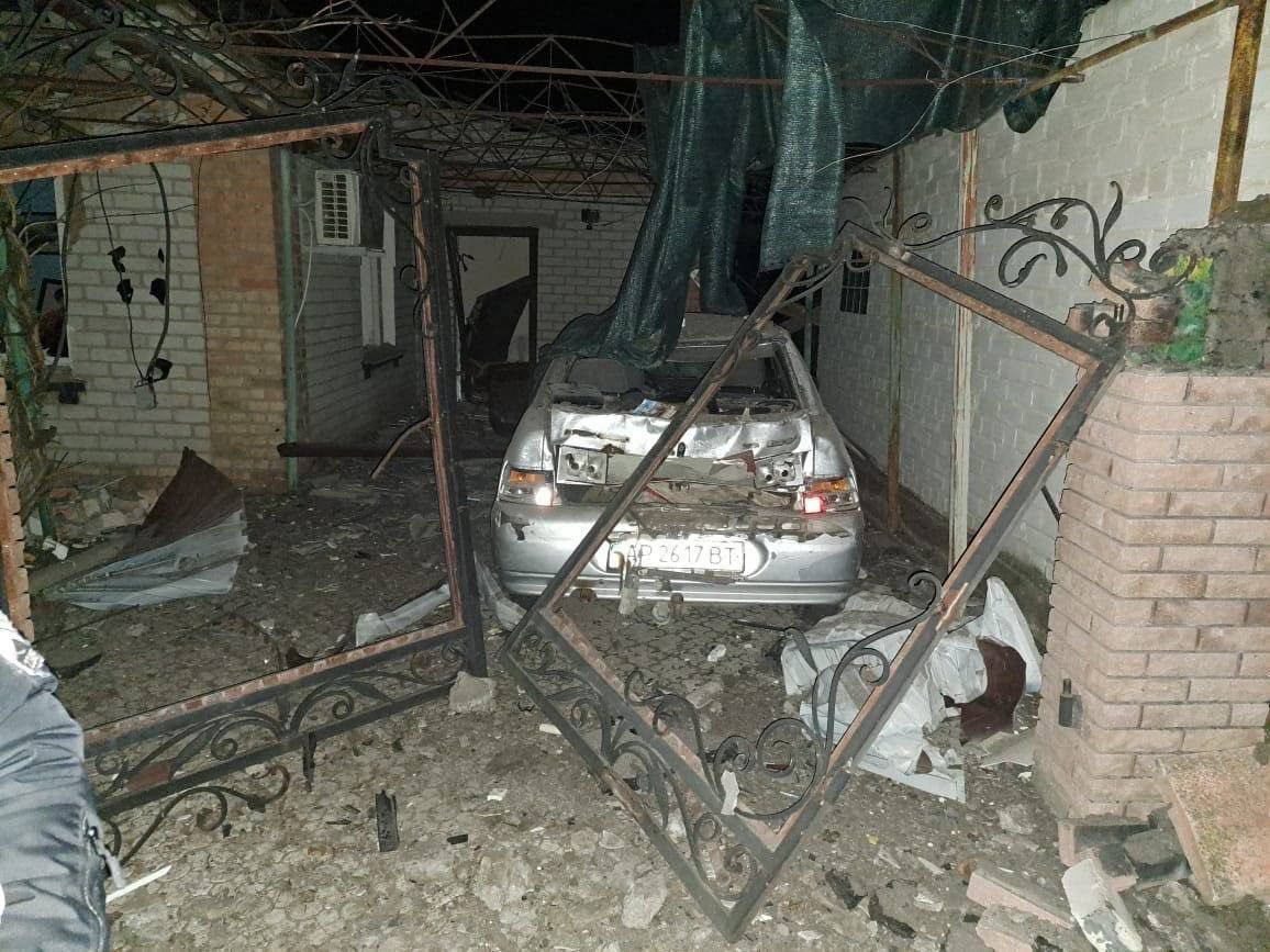 Вночі рашисти атакували приватні будинки у передмісті Запоріжжя (ФОТО)