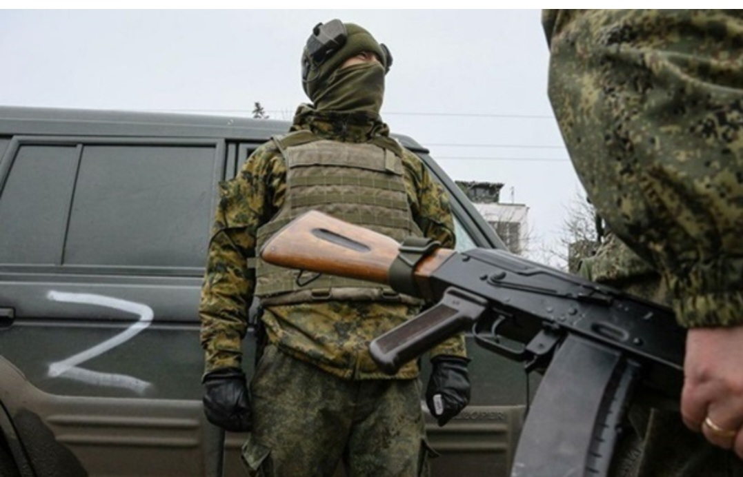 В тимчасово окупованому Токмаку ворог здійснив черговий рейд з пошуку українського підпілля