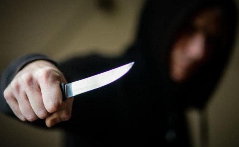 У Запоріжжі злочинець наніс чоловіку ножове поранення в області шиї та втік з місця бійки