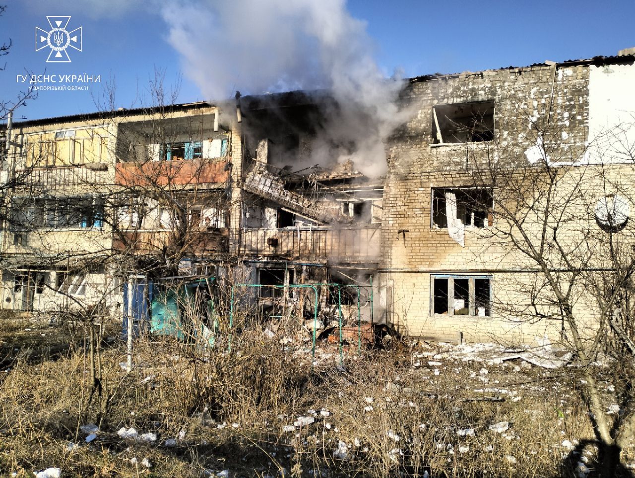 На Запоріжжі через обстріли окупантами виникло загорання кількох квартир (ФОТО)